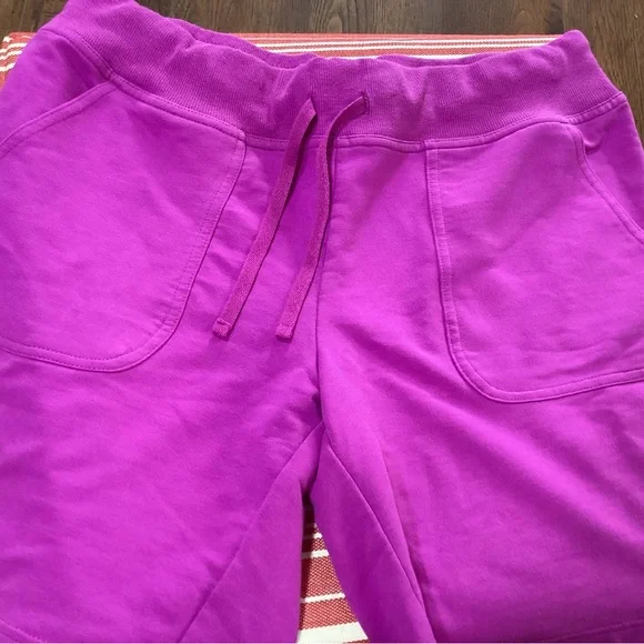Athletics Works purple M 8-10 drawstring 2 pocket shorts 8” inseam - Picture 1 of 2